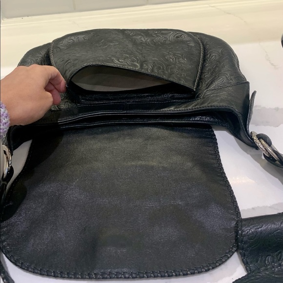 Ferragamo leather shoulder bag- like new - Picture 9 of 9